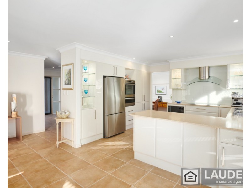 35 Pryor Crescent, Old Bar NSW 2430