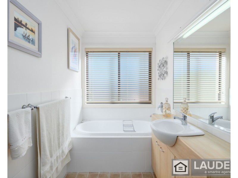 35 Pryor Crescent, Old Bar NSW 2430