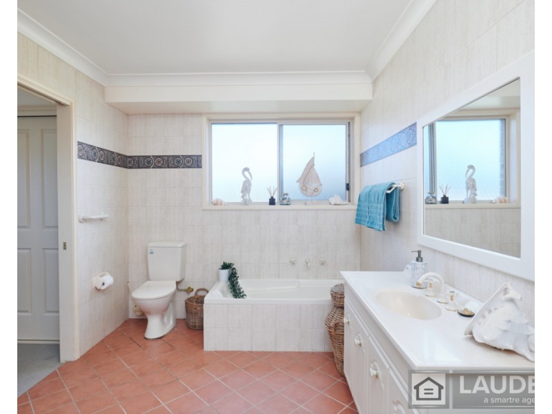 12 Carrabeen Drive, Old Bar NSW 2430