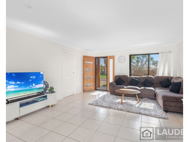 1/11 Yellowfin Avenue, Old Bar NSW 2430