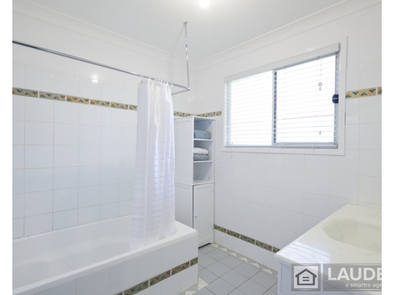 5 Pacific Parade, Old Bar NSW 2430