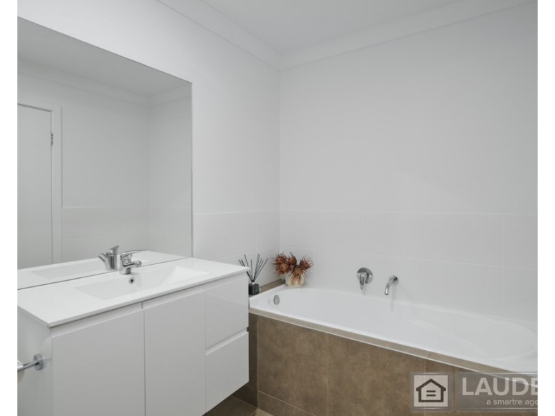1 Auvergne Way, Old Bar NSW 2430