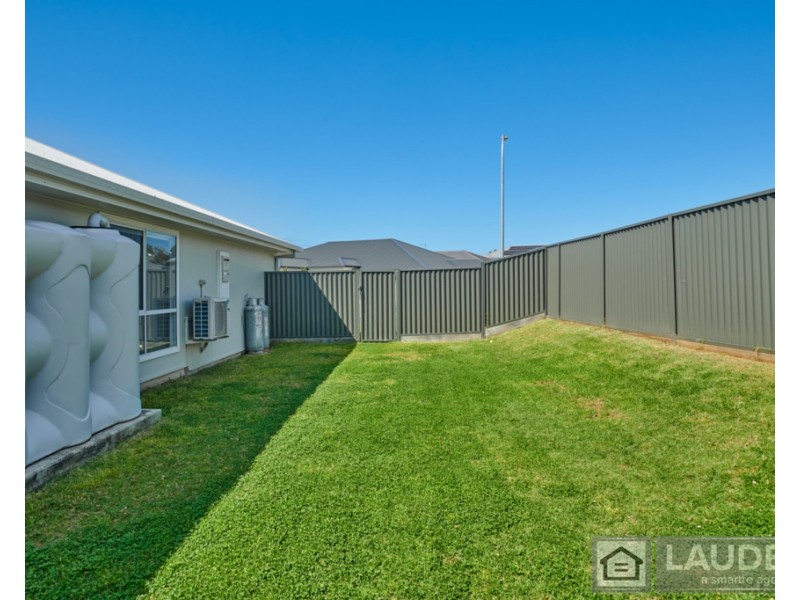 1 Auvergne Way, Old Bar NSW 2430