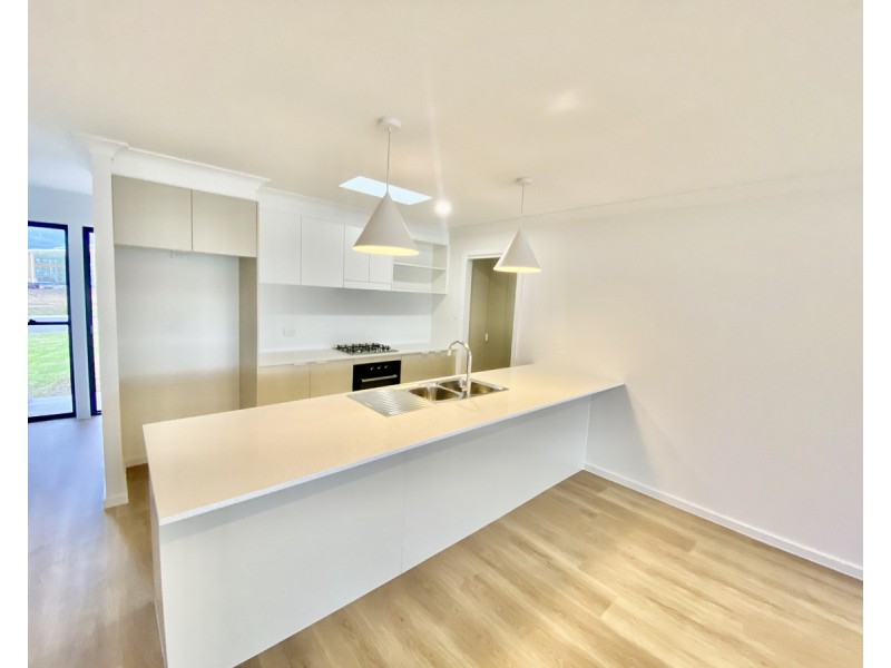 4B Bular Close, Old Bar NSW 2430