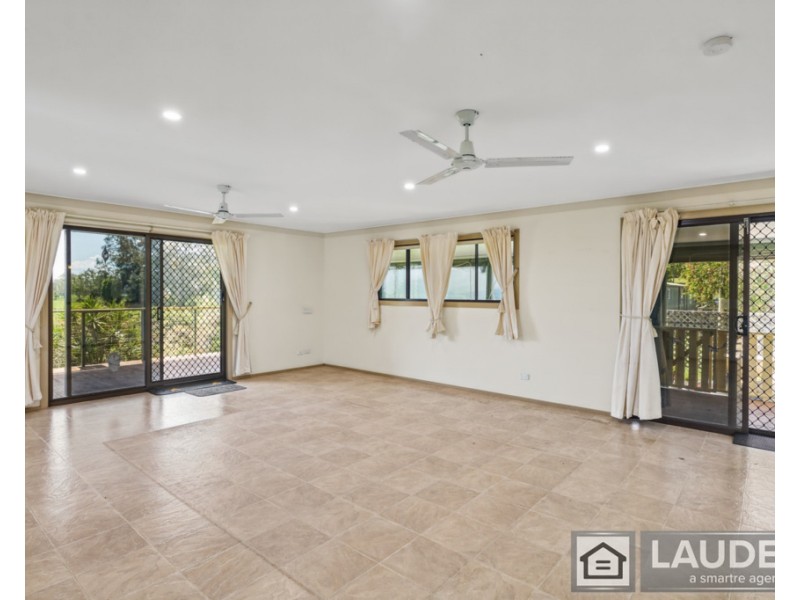 147 Ferry Road, Oxley Island NSW 2430