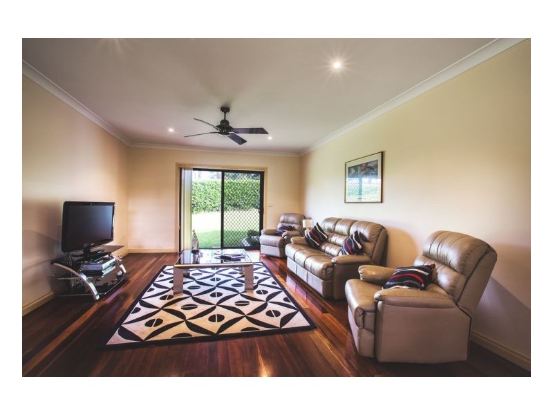2 Windamere Place, Old Bar NSW 2430