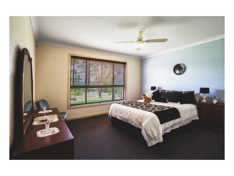 2 Windamere Place, Old Bar NSW 2430