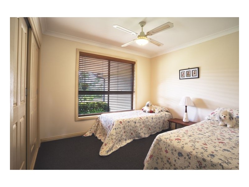 2 Windamere Place, Old Bar NSW 2430
