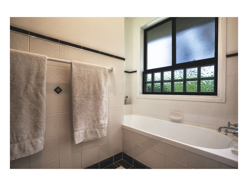 2 Windamere Place, Old Bar NSW 2430