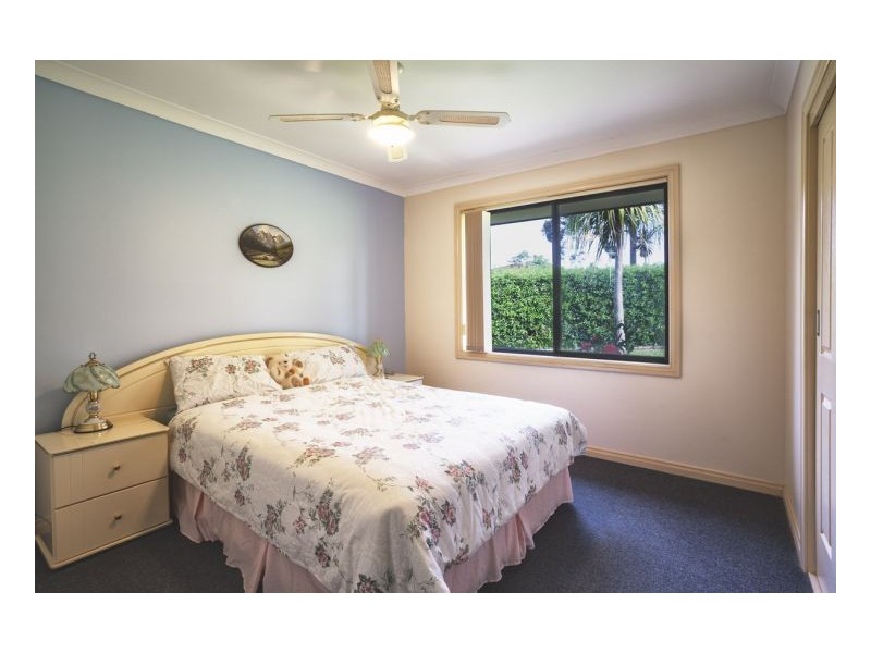 2 Windamere Place, Old Bar NSW 2430