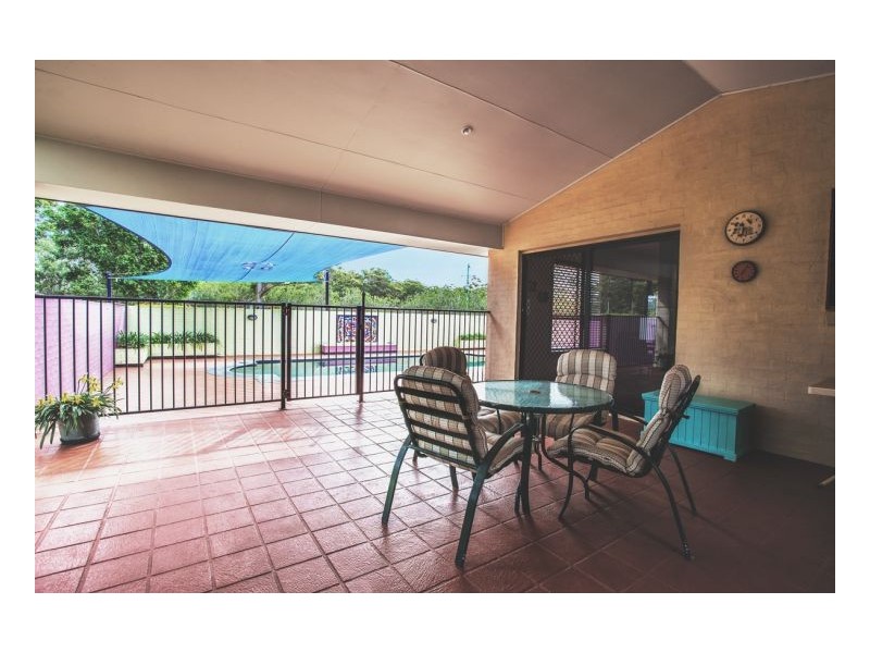 2 Windamere Place, Old Bar NSW 2430