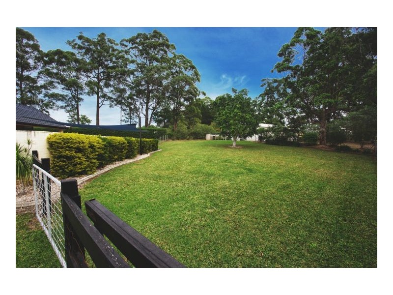 2 Windamere Place, Old Bar NSW 2430
