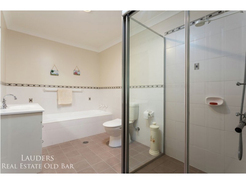 1/7 Albatross Way, Old Bar NSW 2430