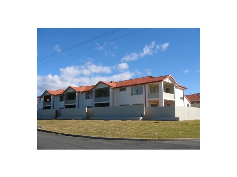 4/2 Mistral Place, Old Bar NSW 2430