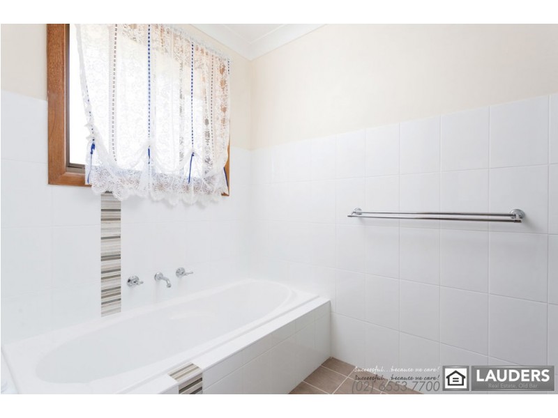 4 Joel Drive, Old Bar NSW 2430