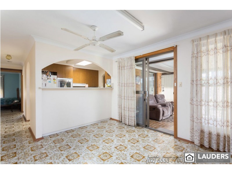 4 Joel Drive, Old Bar NSW 2430