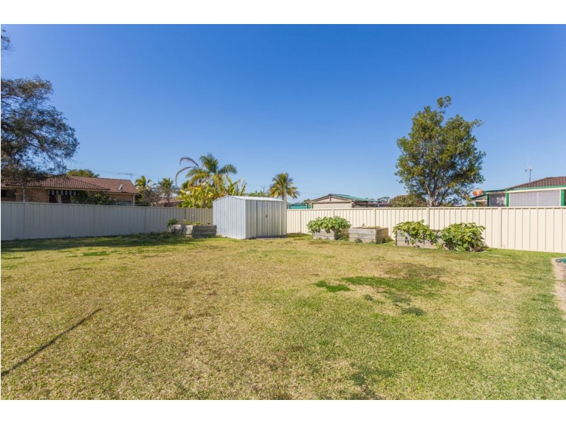4 Joel Drive, Old Bar NSW 2430