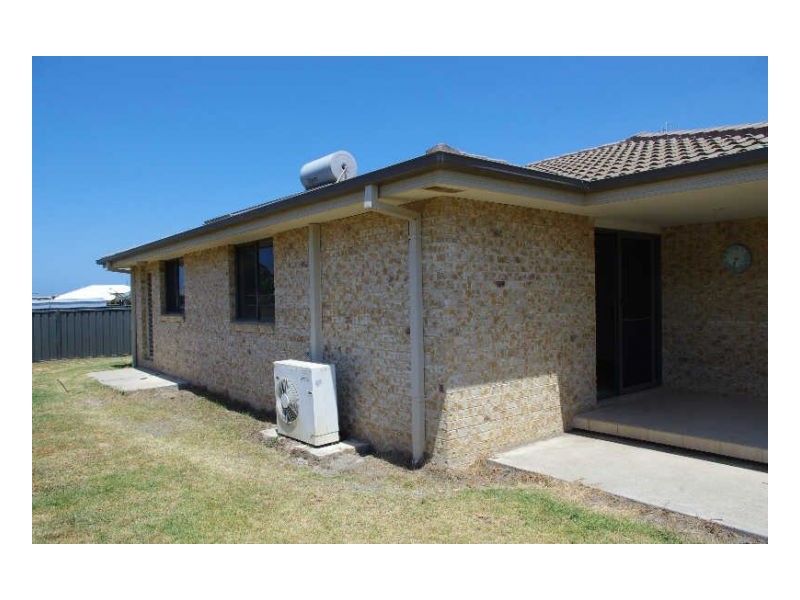 2/11 Rosier Place, Old Bar NSW 2430