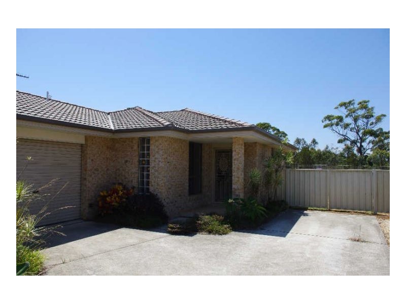 2/11 Rosier Place, Old Bar NSW 2430