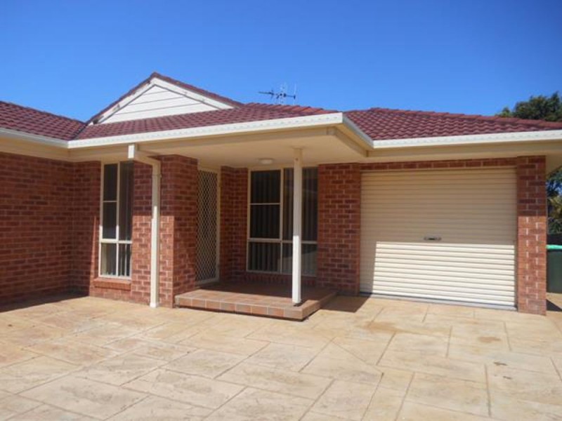 2/10 Pryor Crescent, Old Bar NSW 2430