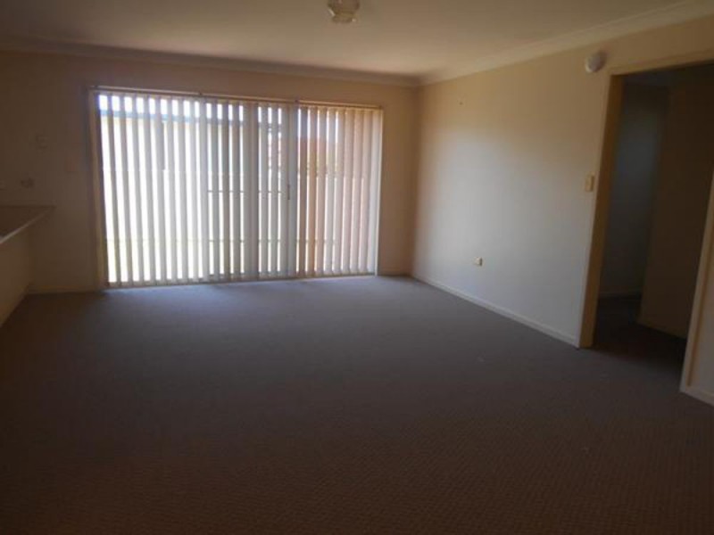 2/10 Pryor Crescent, Old Bar NSW 2430