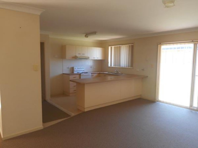 2/10 Pryor Crescent, Old Bar NSW 2430