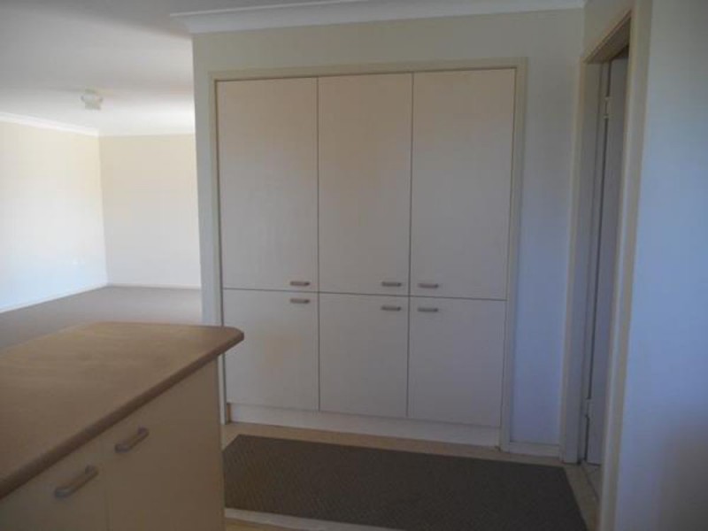 2/10 Pryor Crescent, Old Bar NSW 2430