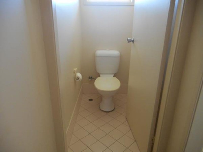 2/10 Pryor Crescent, Old Bar NSW 2430
