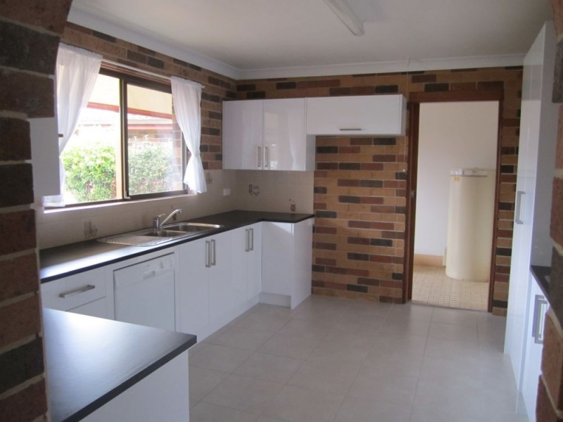 17 Joel Drive, Old Bar NSW 2430