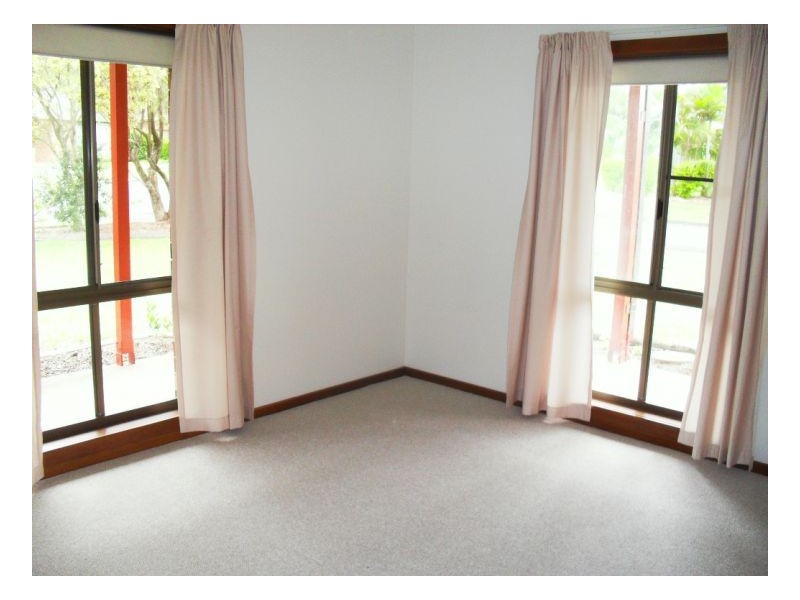 17 Joel Drive, Old Bar NSW 2430