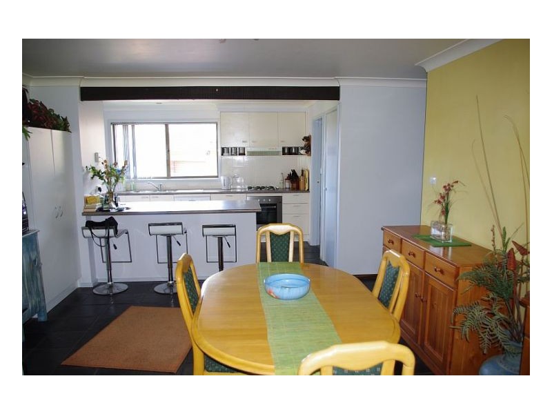 8 Paradise Close, Old Bar NSW 2430