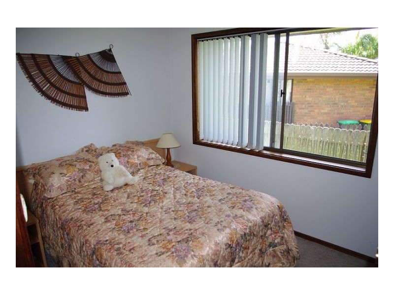 8 Paradise Close, Old Bar NSW 2430