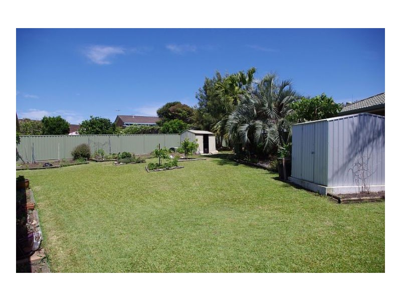 8 Paradise Close, Old Bar NSW 2430