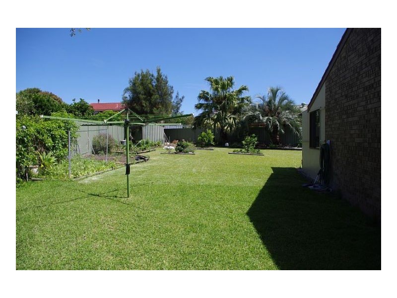 8 Paradise Close, Old Bar NSW 2430