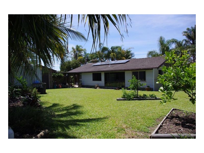 8 Paradise Close, Old Bar NSW 2430