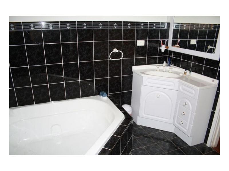 6 Richardson St, Old Bar NSW 2430