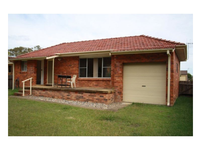 6 Richardson St, Old Bar NSW 2430
