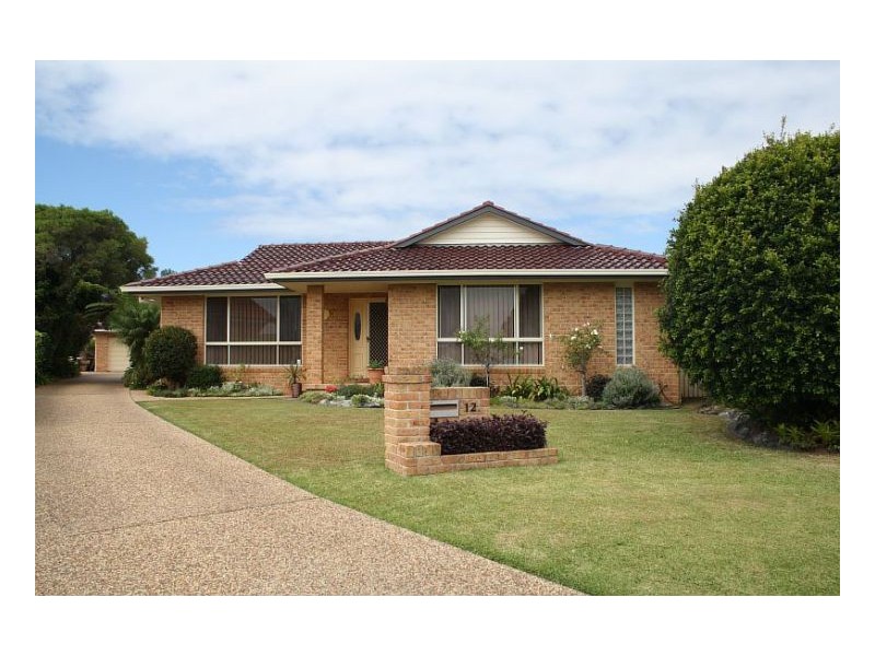 12 Silky Ash Close, Old Bar NSW 2430