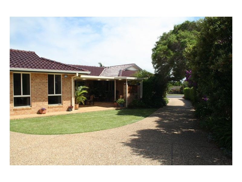 12 Silky Ash Close, Old Bar NSW 2430