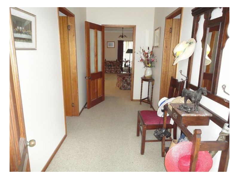 27 Manning Point Road, Old Bar NSW 2430