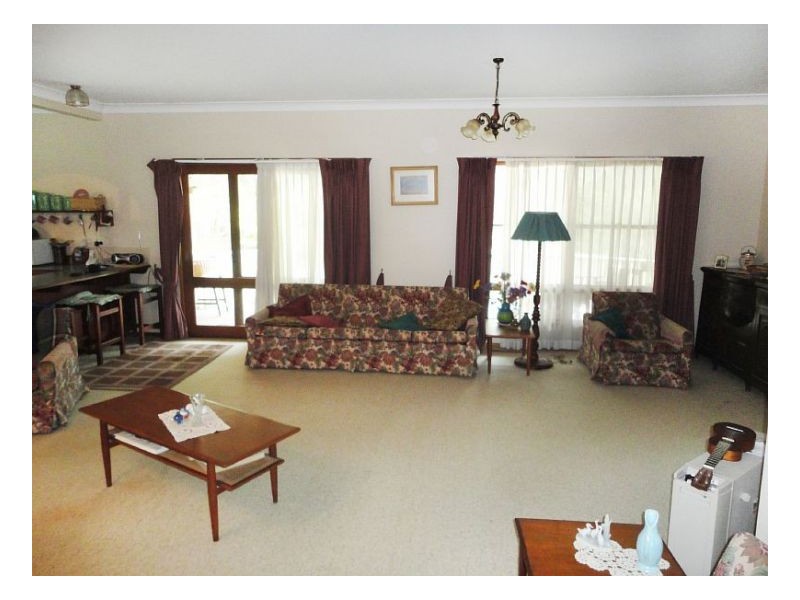 27 Manning Point Road, Old Bar NSW 2430