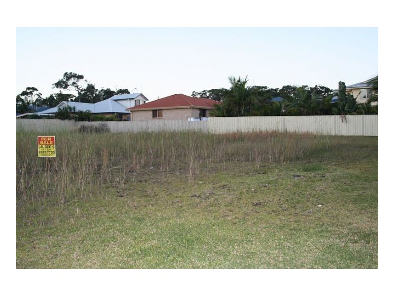 17 Shantull Drive, Wallabi Point NSW 2430