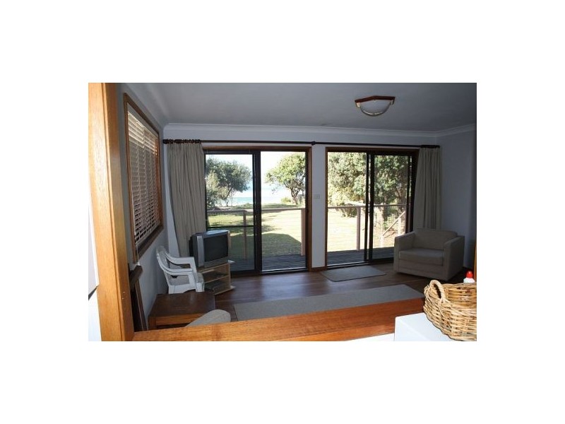 6 Lewis Street, Old Bar NSW 2430