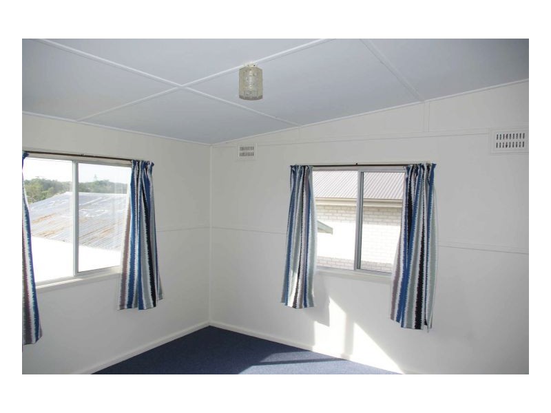 77 Old Bar Road, Old Bar NSW 2430