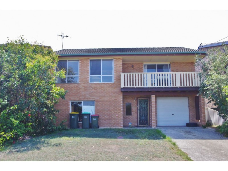 37 Pacific Parade, Old Bar NSW 2430