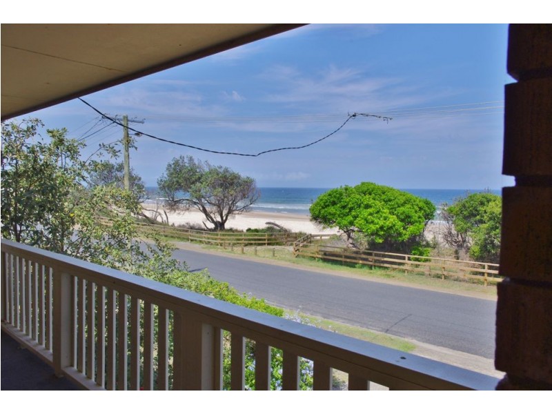 37 Pacific Parade, Old Bar NSW 2430