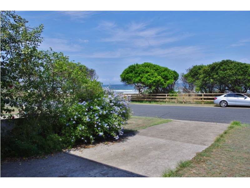 37 Pacific Parade, Old Bar NSW 2430