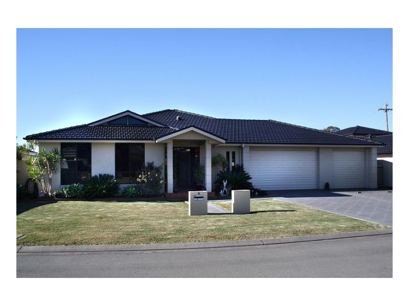 8 Sturt Place, Taree NSW 2430