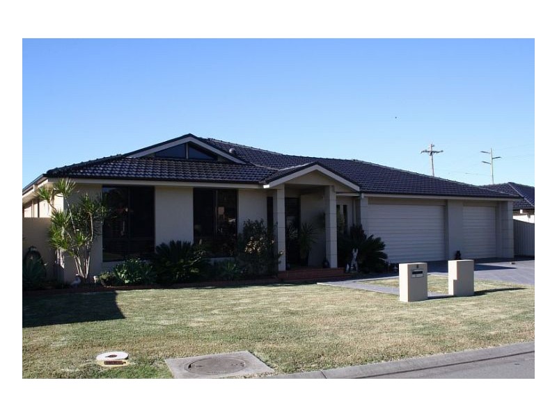 8 Sturt Place, Taree NSW 2430