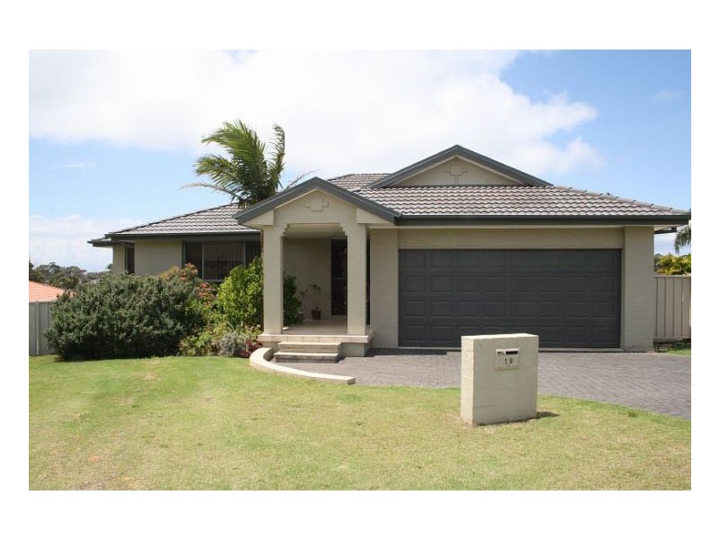 18 Mistral Pl, Old Bar NSW 2430